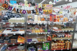 ハロウィングッズ販売中！